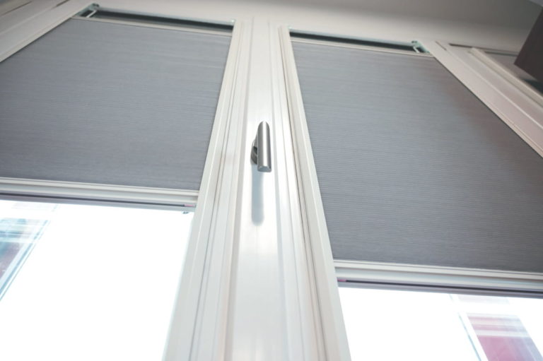 Tenda Plissettata Crema 30x100 Cm - Tenda Opaca Senza Foratura Per Finestre E Porte, Protezione Dalla Privacy E Dal Sole, Pronta All'uso | Leroy Merlin